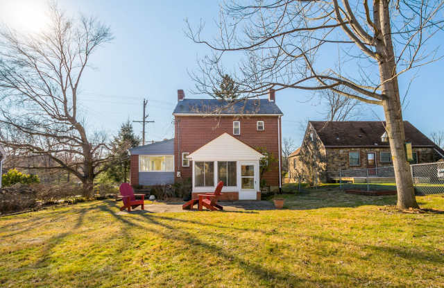 BEAUTIFULLY UPDATED 2-bedroom in O'Hara Township, available for JANUARY 1st!! Gallery 3