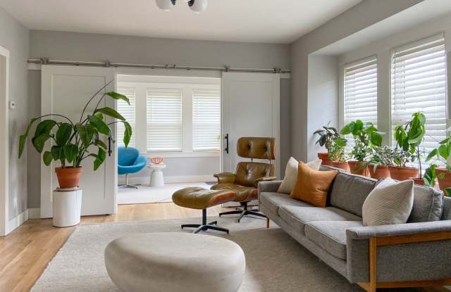 Remodeled Bright and Sunny 2 Bed / 1 Bath condo near Ashmont Half broker fee - 23 Owencroft Road, Boston, MA 02124