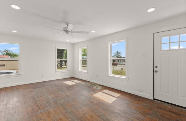 2401 Columbus Avenue - A Gallery 3