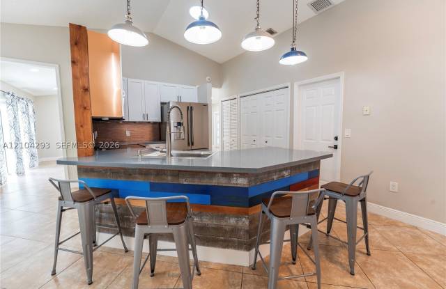 17601 SW 138th Ct Gallery 3