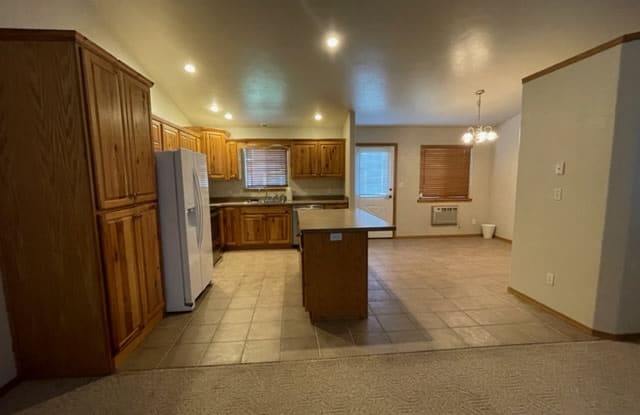 2833 Lincoln Avenue - 1 - 2833 Lincoln Avenue, Cody, WY 82414