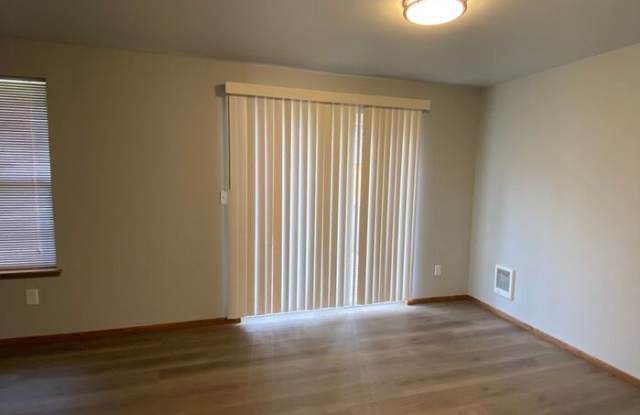 5911 157th Street Court East Gallery 3