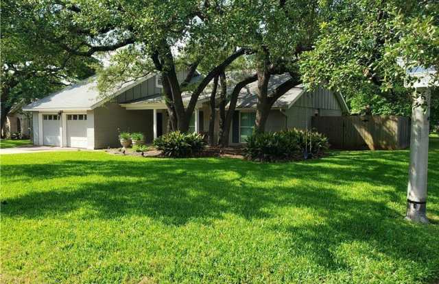 Oak Forest Charm Three Bedroom/2 Bath Available - 6705 Woodcrest Drive, Austin, TX 78759