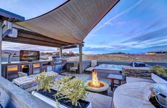 386 West Ridges Boulevard - C photos photos