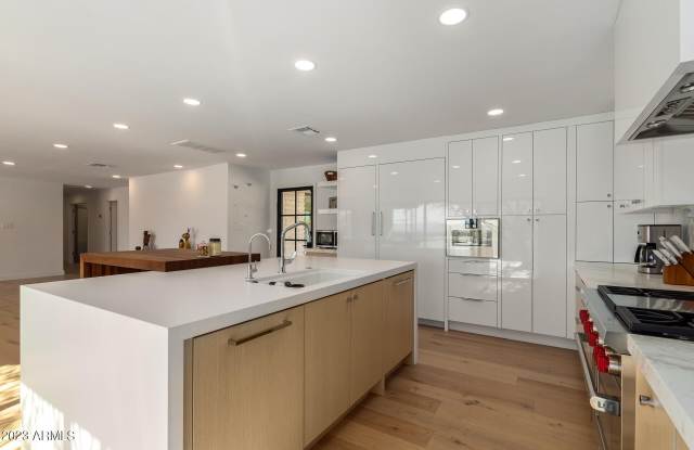 5222 N SADDLE ROCK Drive Gallery 4