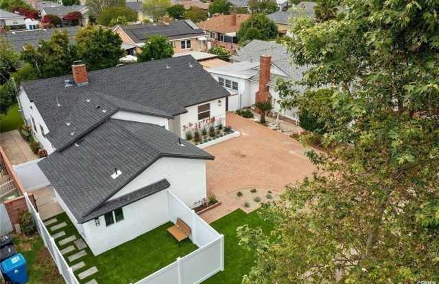 19853 Bassett Street photos photos