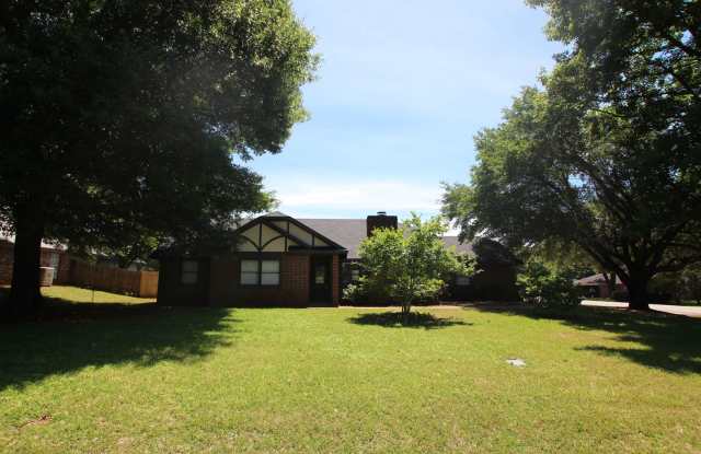 Available! Beautiful 3 bedroom in Whitehouse! Gallery 3