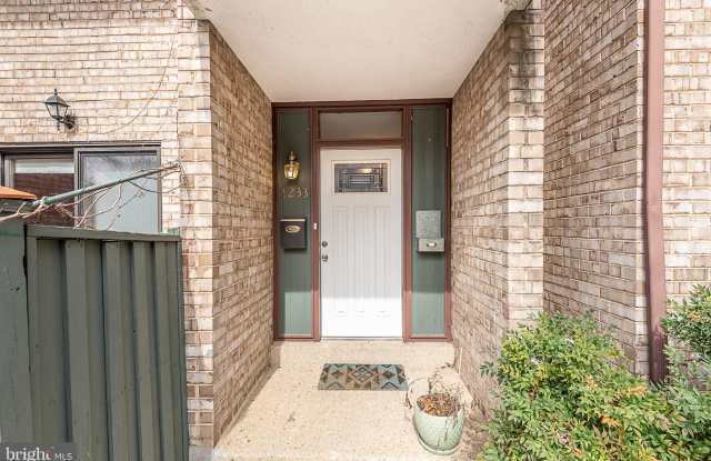 9233 THREE OAKS DRIVE Gallery 2