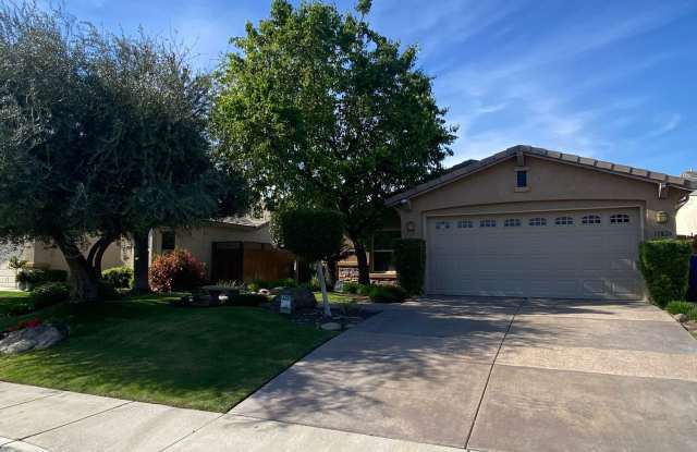 Gated Community of Grand Island in Seven Oaks 2 BD 2 BA Gorgeous House Gallery 4