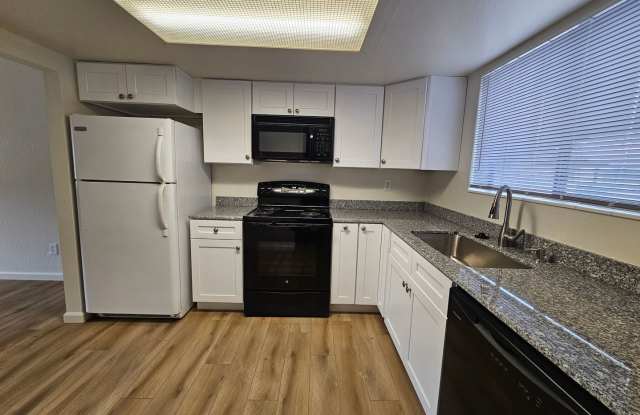 Newly Renovated Townhome Close To UNR - Central Air photos photos Newly Renovated Townhome Close To UNR - Central Air photos photos