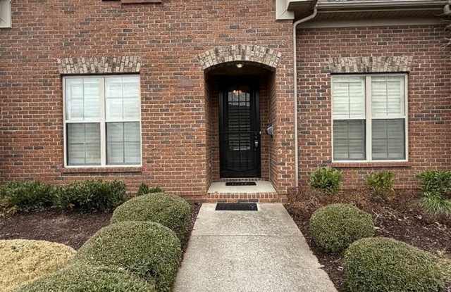 MOVE IN SPECIAL: 1/2 OFF FIRST FULL MONTHS RENT WITH A 12 MONTH LEASE!! 3BR/3BA in Prime Gallatin Location with Lawncare Included - 1116 East Cavaletti Circle, Gallatin, TN 37066