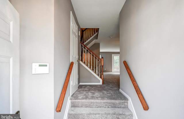 9507 GEORGIAN WAY Gallery 4