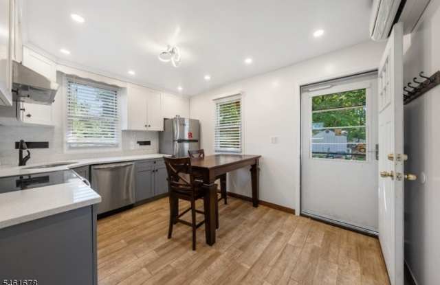 166 Victor St Unit 2 Gallery 2