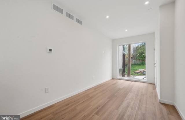 2209 N FRANKLIN STREET Gallery 4