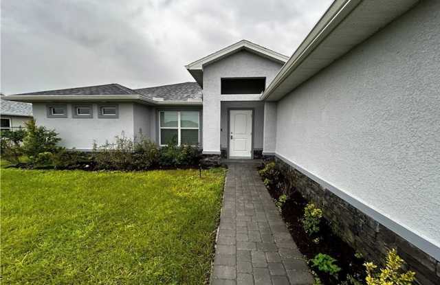 Available mid July! 4 Bed 2 Bath in NW Cape Coral! photos photos