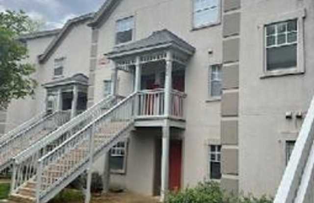 2 bed 2 bath garden unit at Avery Close! Gallery 3