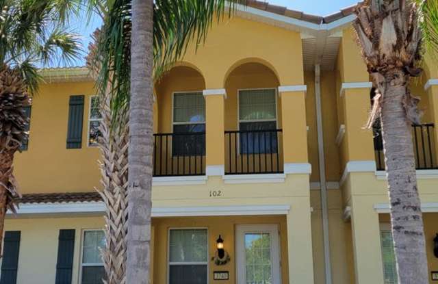 SEASONAL ONLY  3 bedroom, 2 1/2 bath townhome off University Parkway with water view Gallery 4