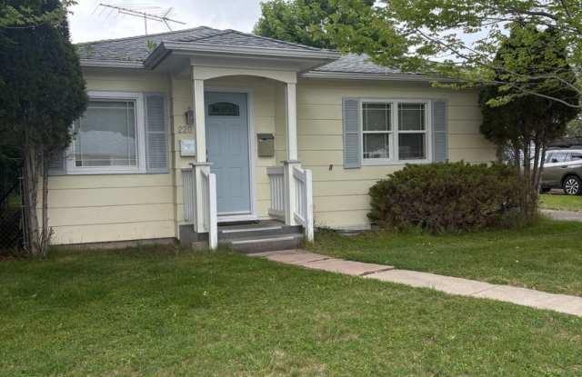 Remodeled 2 Bed / 1 Bath with Garage, Fenced Yard & All Utilities Included Near Midtown Missoula photos photos