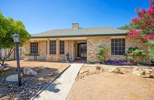 SPACIOUS 3-BEDROOM IN WINDCREST photos photos