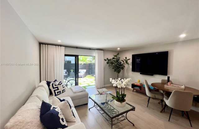 3220 W Trade Ave photos photos