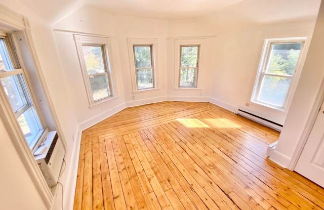 1 Bedroom Apartment in South Burlington VT Available NOW! - 173 Patchen Road, South Burlington, VT 05403