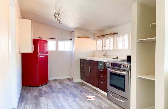 Super Cool Large Studio w/ AC Washer/Dryer Gallery 3
