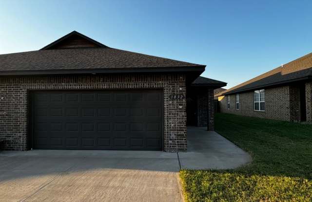 3BR 2BA duplex with 2 car garage!! photos photos