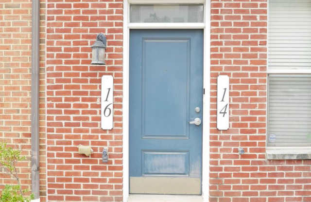 PRIME LOCATION!! 3 Beds, 2.5 Baths in Desirable Albemarle Square Community Gallery 3