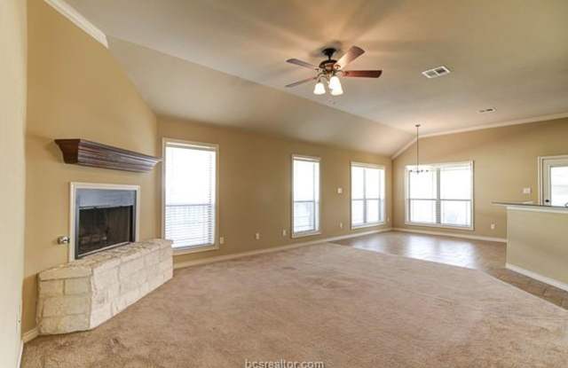 AUGUST 2027 PRE-LEASE! Beautiful 5 Bed/4 Bath House in South College Station! Gallery 3