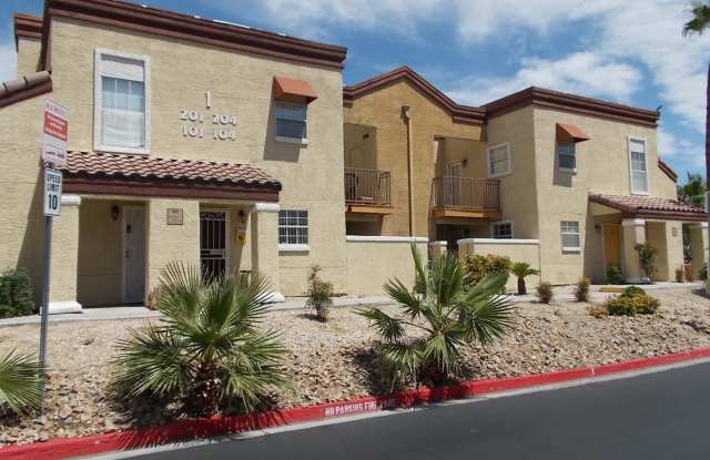 Beautiful 2-Bedroom Condo with Fireplace & Community Pool Near Cheyenne Freeway photos photos