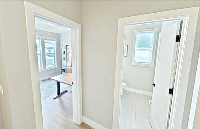 Beautifully Maintained Reeds Crossing Home with Tons of Upgrades Throughout!! Gallery 4