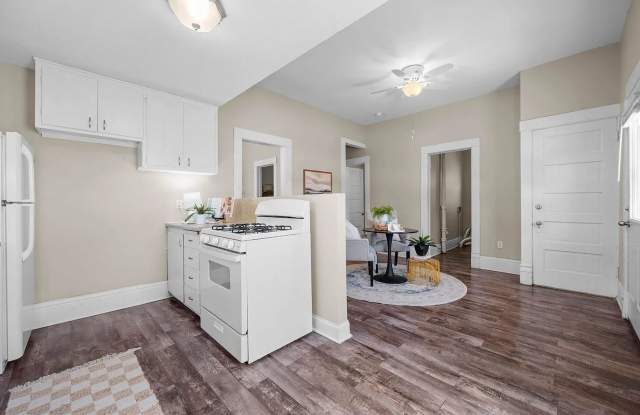 Charming 3 Bedroom - 1 Bath House! Gallery 4