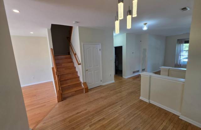 1301 Dahlia Circle Gallery 4