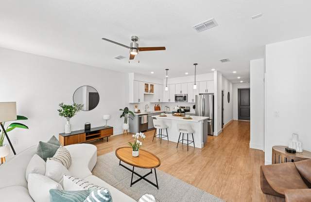 Encanto Isla - Homes for Rent Gallery 4