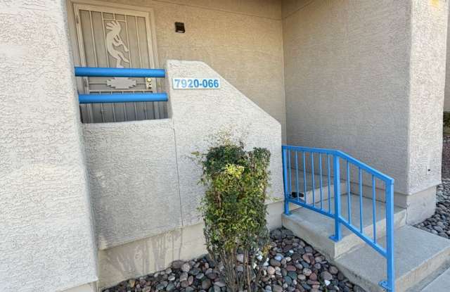 Eastside Oasis! Stylish 2-Bedroom Condo with Pool & Spa! Gallery 1