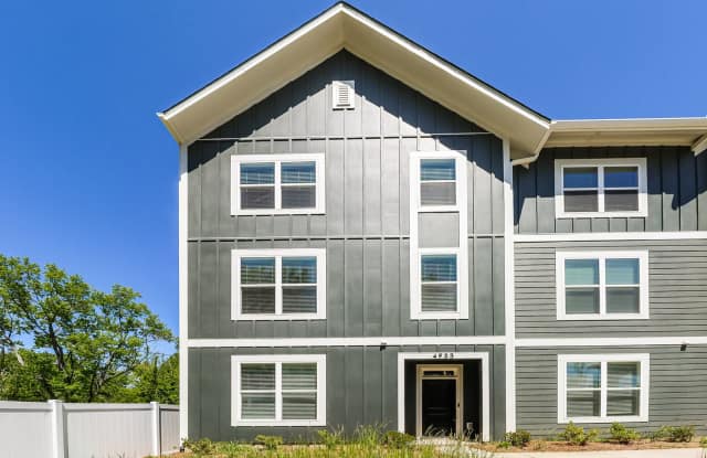 Beautiful 4BR 3.5BA Townhome w/ Full Appliance Kitchen Garage Parking in University photos photos