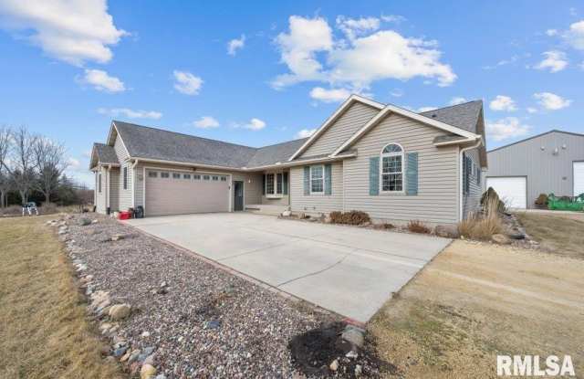 2262 260TH Avenue - 2262 260th Avenue, Clinton County, IA 52742