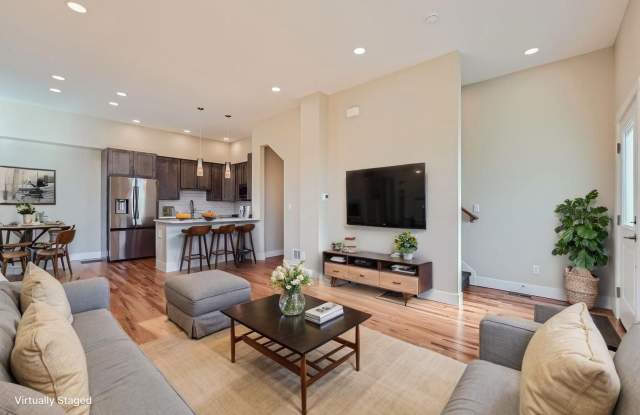 Modern 4BR Townhome Near Sloan’s Lake | Rooftop Deck, Finished Basement & Garage Gallery 4