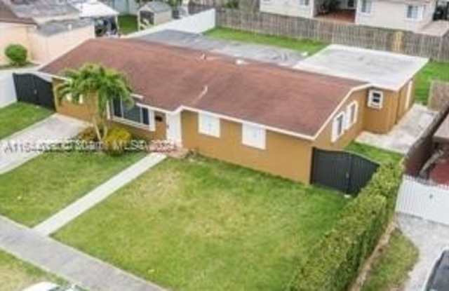 11181 SW 63rd Ter - 11181 Southwest 63rd Terrace, Sunset, FL 33173