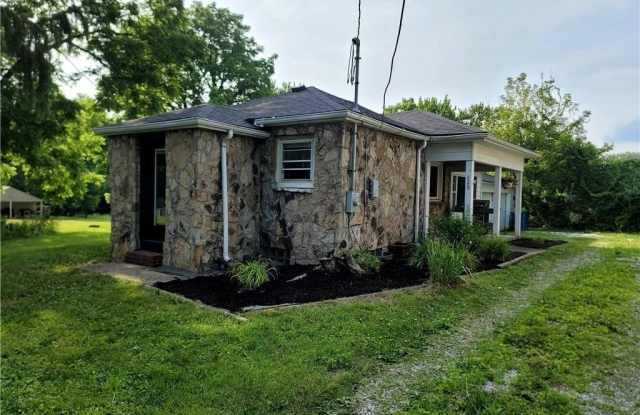220 Robert Drive Gallery 1