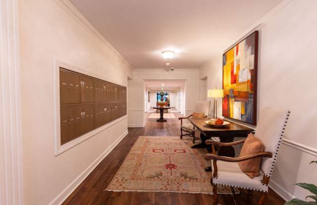 Penthouse overlooking Memphis Country Club Gallery 4