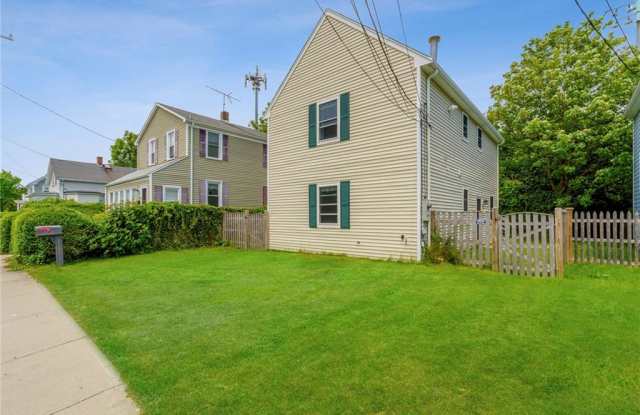 18 Weaver Avenue - 18 Weaver Avenue, Newport, RI 02840