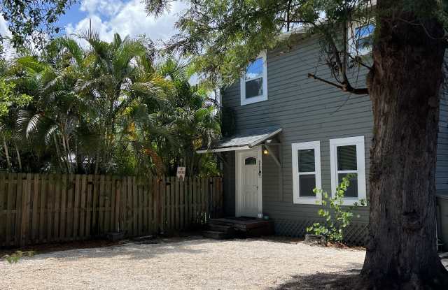 5705 1/2 North Seminole Avenue photos photos