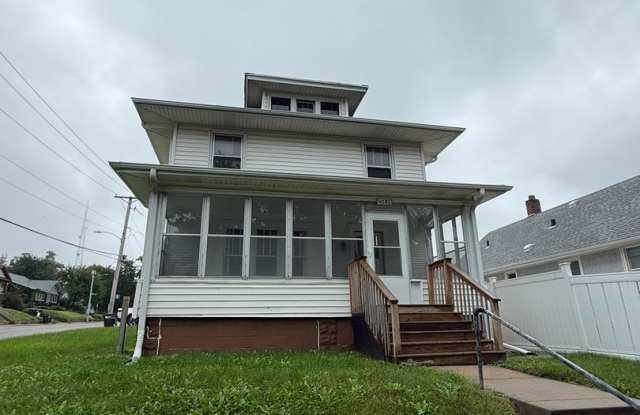 Close to UNMC- 1 block walking distance Gallery 3