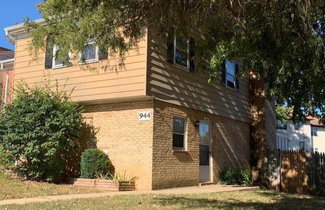 944 PARK AVE - 944 Park Avenue, Herndon, VA 20170