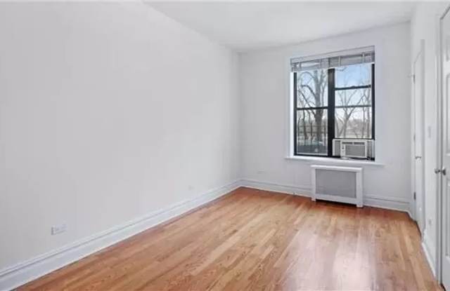 Airy one bedroom on Riverside Drive - 668 Riverside Drive, New York City, NY 10031
