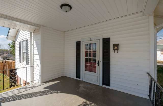 ELECTRICITY INCLUDED on this Renovated 2 BR,1 BA Bungalow In Lyman Gallery 4