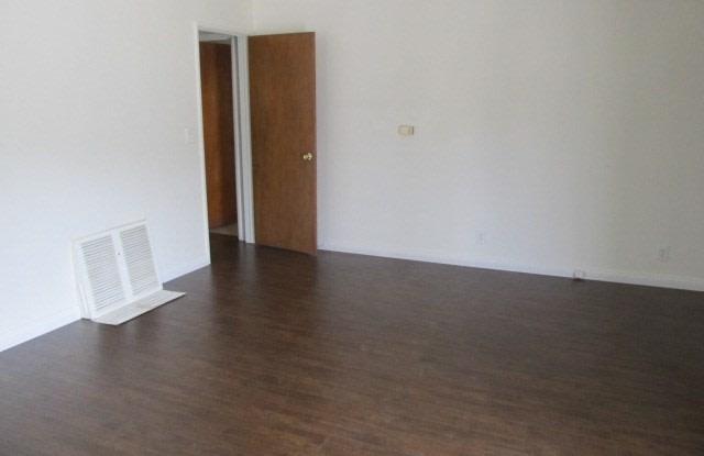 612 E Sycamore Avenue Gallery 2