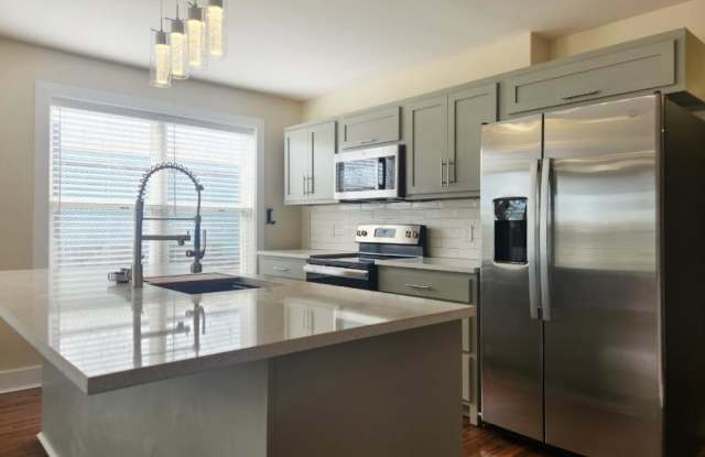 2529 E Admiral Pl - D Gallery 3
