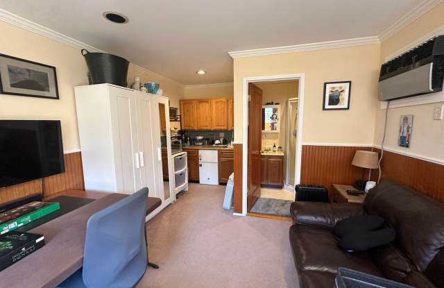 Studio Home in Desirable West Menlo Park- Walk to Downtown Gallery 4
